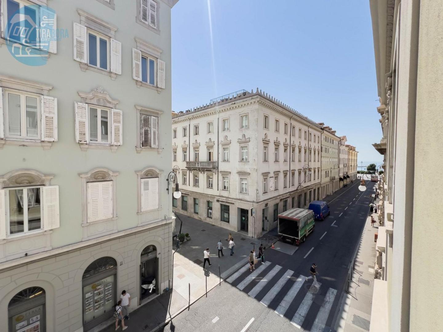 Cassa Di Risparmio 11 Tirabora Short Rent Trieste Exteriör bild